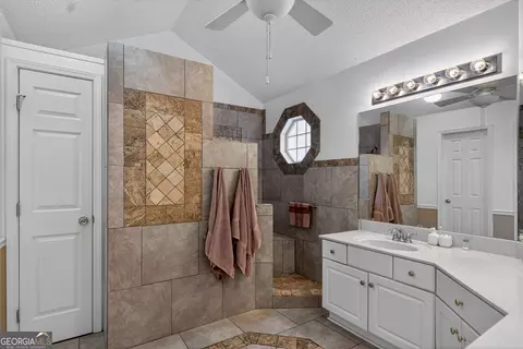 Bath - 103 Ford Dr, Lagrange, GA 30240 photo 2 of 4