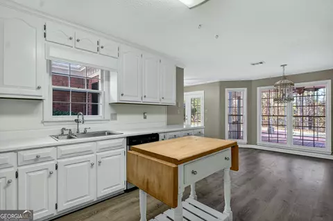 Kitchen - 134 Lismore Dr, Lagrange, GA 30240 photo 4 of 4