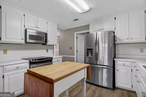 Kitchen - 134 Lismore Dr, Lagrange, GA 30240 photo 2 of 4