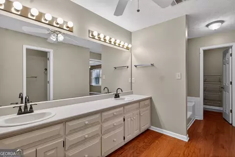 Bath - 134 Lismore Dr, Lagrange, GA 30240 photo 1 of 4