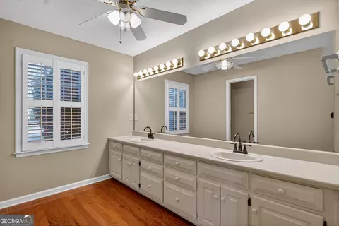 Bath - 134 Lismore Dr, Lagrange, GA 30240 photo 2 of 4