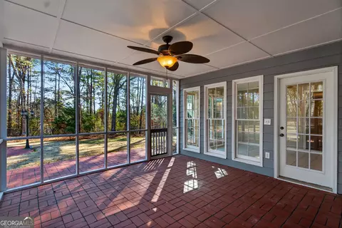 Exterior - 134 Lismore Dr, Lagrange, GA 30240 photo 2 of 7