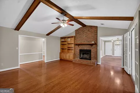 Living - 134 Lismore Dr, Lagrange, GA 30240 photo 2 of 2