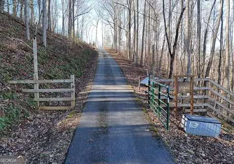 1512 Upper Bell Creek Rd, Hiawassee, GA 30546