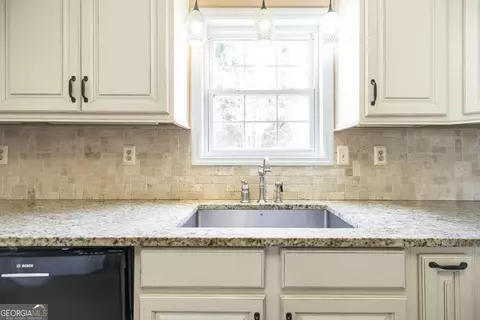 Kitchen - 282 Terrell Rd, Elko, GA 31025 photo 2 of 3