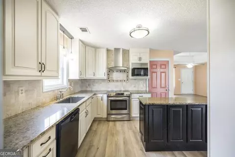 Kitchen - 282 Terrell Rd, Elko, GA 31025 photo 3 of 3