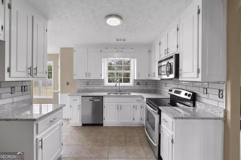 Kitchen - 40 Bermuda Cir, Covington, GA 30016 photo 2 of 4