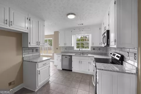 Kitchen - 40 Bermuda Cir, Covington, GA 30016 photo 1 of 4
