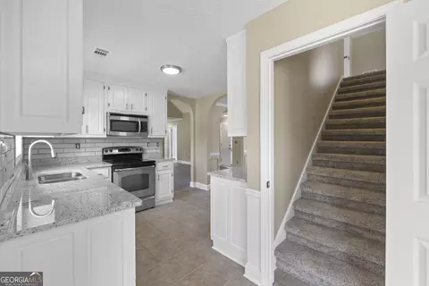 Entry Way - 40 Bermuda Cir, Covington, GA 30016 photo 7 of 8