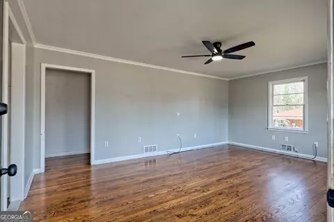 Living - 398 Valley Dr, Toccoa, GA 30577 photo 1 of 3