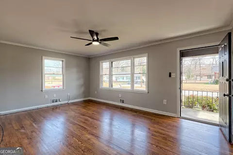 Living - 398 Valley Dr, Toccoa, GA 30577 photo 2 of 3