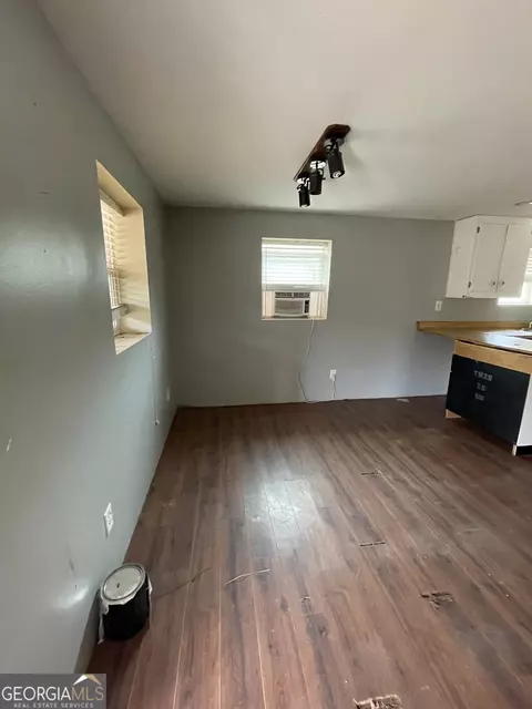 Living - 443 E Rivers Rd, Griffin, GA 30224 photo 2 of 3