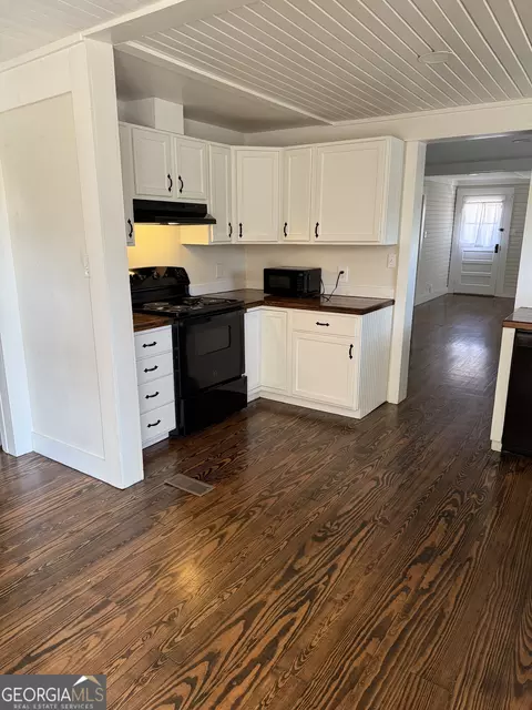 Kitchen - 6937 W Currahee St, Toccoa, GA 30577 photo 2 of 2