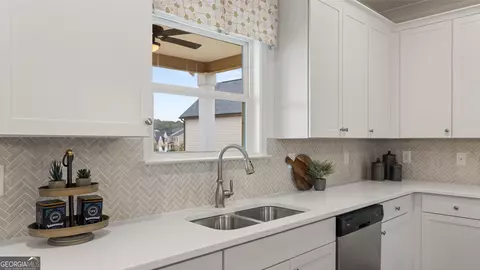 Kitchen - 1924 Endress Cir, Hampton, GA 30228 photo 6 of 7