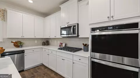 Kitchen - 1924 Endress Cir, Hampton, GA 30228 photo 5 of 7