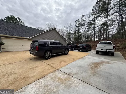 Exterior - 111 Copper Creek Dr, Lagrange, GA 30240 photo 2 of 3