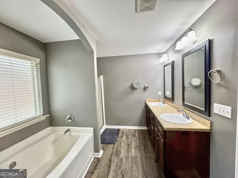 Bath - 111 Copper Creek Dr, Lagrange, GA 30240 photo 1 of 3