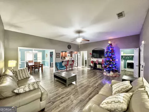 Living - 111 Copper Creek Dr, Lagrange, GA 30240 photo 1 of 2