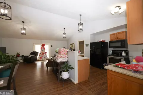 Entry Way - 42 Deer Pointe Ct, Lagrange, GA 30240 photo 1 of 4