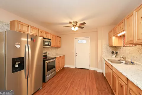 Kitchen - 42 Deer Pointe Ct, Lagrange, GA 30240 photo 5 of 5