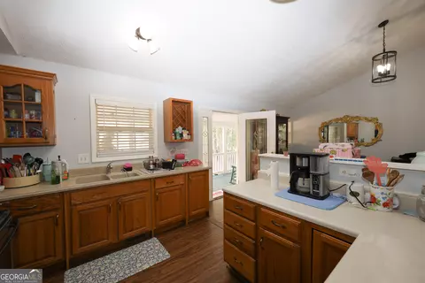 Kitchen - 42 Deer Pointe Ct, Lagrange, GA 30240 photo 2 of 5