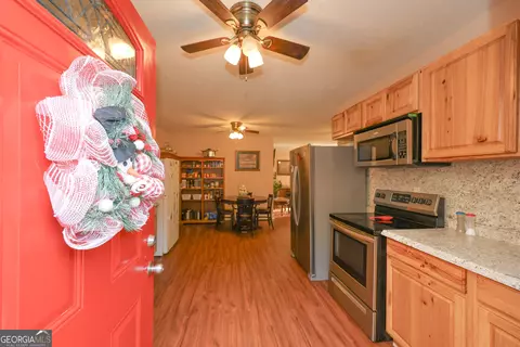 Entry Way - 42 Deer Pointe Ct, Lagrange, GA 30240 photo 3 of 4