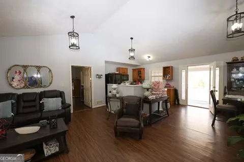Entry Way - 42 Deer Pointe Ct, Lagrange, GA 30240 photo 2 of 4