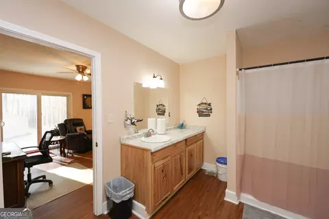 Bath - 42 Deer Pointe Ct, Lagrange, GA 30240 photo 3 of 3