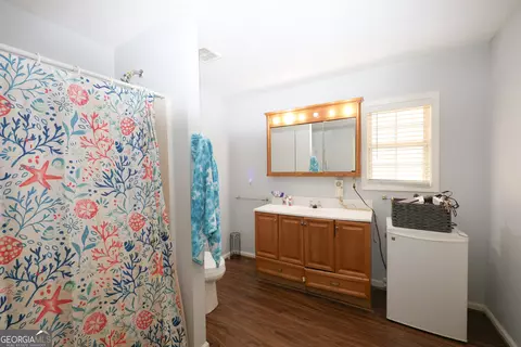 Bath - 42 Deer Pointe Ct, Lagrange, GA 30240 photo 1 of 3
