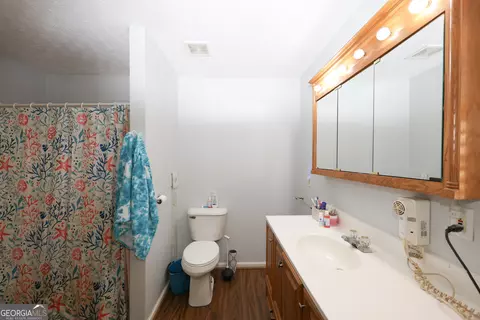 Bath - 42 Deer Pointe Ct, Lagrange, GA 30240 photo 2 of 3