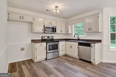 110 Chestnut Dr, Covington, GA 30016 photo 4