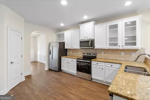 Kitchen - 149 Mariahs Walk, Hampton, GA 30228 photo 2 of 2