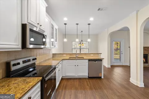 Kitchen - 149 Mariahs Walk, Hampton, GA 30228 photo 1 of 2