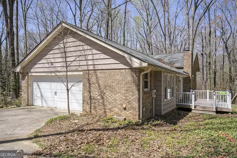 Exterior - 1050 Skyline Dr, Covington, GA 30014 photo 6 of 10