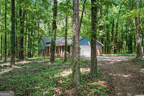 Exterior - 1050 Skyline Dr, Covington, GA 30014 photo 8 of 10