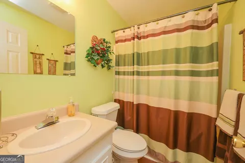 Bath - 1142 Hammett Rd, Lagrange, GA 30241 photo 9 of 9