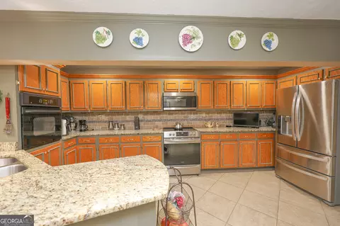 Kitchen - 1142 Hammett Rd, Lagrange, GA 30241 photo 2 of 4