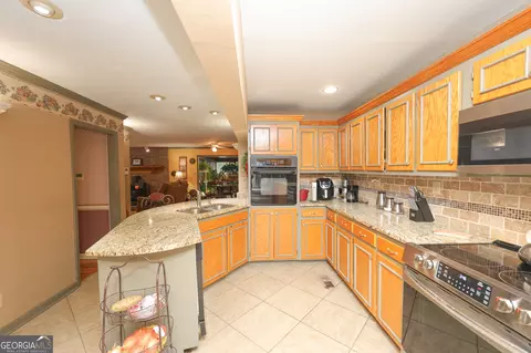Kitchen - 1142 Hammett Rd, Lagrange, GA 30241 photo 4 of 4