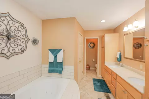 Bath - 1142 Hammett Rd, Lagrange, GA 30241 photo 2 of 9