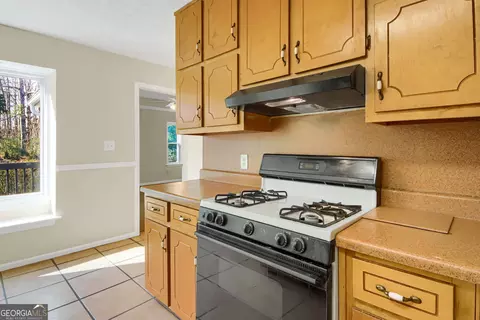 Kitchen - 357 Falling Timber Ct, Stockbridge, GA 30281 photo 3 of 6