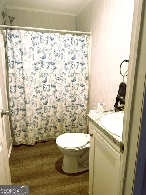 Bath - 105 Dowdy Ct, Perry, GA 31069 photo 1 of 2