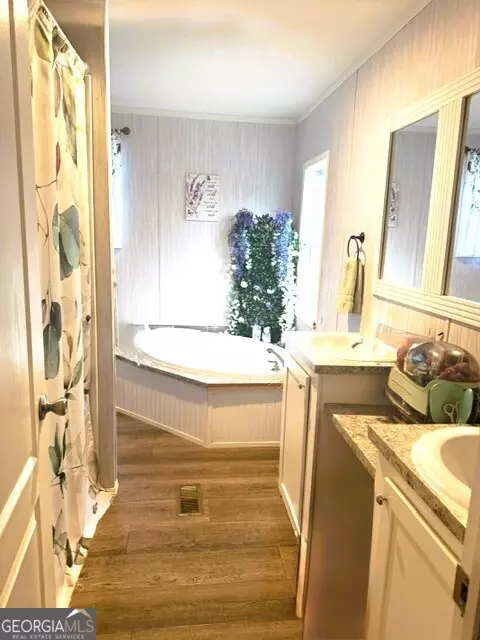 Bath - 105 Dowdy Ct, Perry, GA 31069 photo 2 of 2