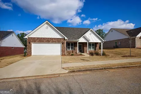 210 Park Place Trl, Social Circle, GA 30025
