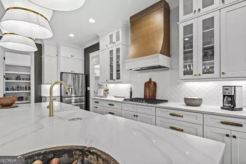 Kitchen - 1085 Locklin Rd, Monroe, GA 30655 photo 4 of 7