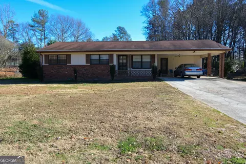 692 Davis Rd, Lawrenceville, GA 30046