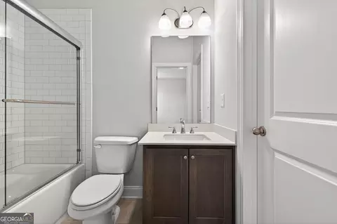 Bath - 1101 Bartlett Trce, Suwanee, GA 30024 photo 6 of 7