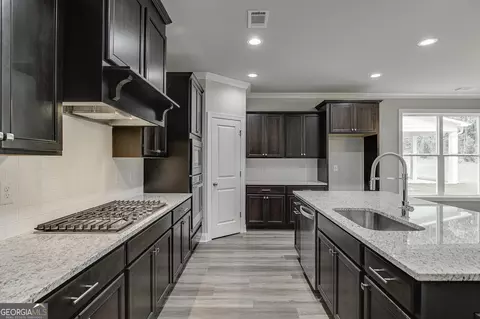 Kitchen - 1101 Bartlett Trce, Suwanee, GA 30024 photo 4 of 6