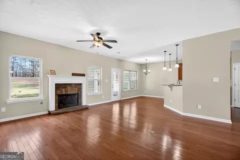 Living - 140 Cedar Ridge Dr, Lagrange, GA 30241 photo 4 of 6