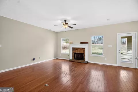 Living - 140 Cedar Ridge Dr, Lagrange, GA 30241 photo 3 of 6