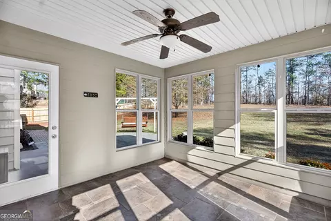 Exterior - 140 Cedar Ridge Dr, Lagrange, GA 30241 photo 4 of 9